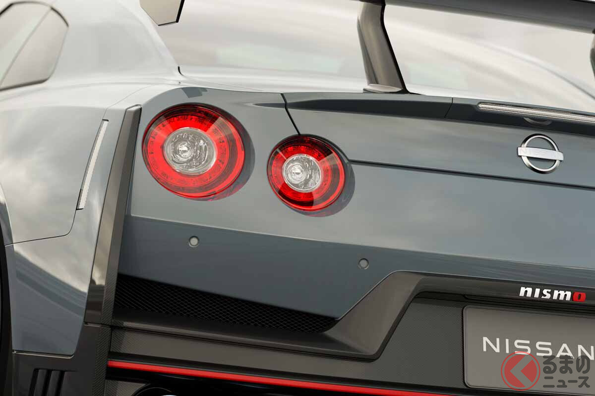 ニッサン新型「最強スポーツカー」実車公開へ！ 最大600馬力＆迫力エアロがカッコいい！ 集大成モデル「GT-R NISMO」1月披露