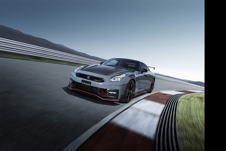 あのGクラスも負ける？】新車で買えるのに中古爆上がり「GT-R