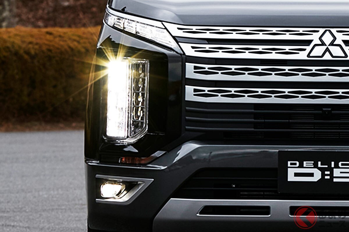 最強の「SUVミニバン」が人気スギ！ なぜ？ 18年経っても色褪せない… 三菱「デリカD：5」売れ続ける理由とは