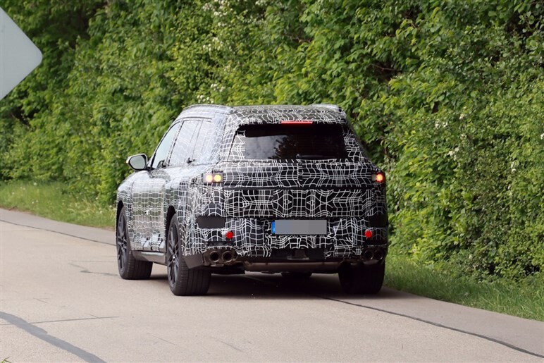 【初撮影】 BMWの旗艦SUV「X7」が2代目へと進化。BEV仕様「iX7」も追加し価格は2000万円オーバーに