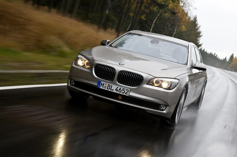 BMW・次期7シリーズに試乗。時代の先へ先へ