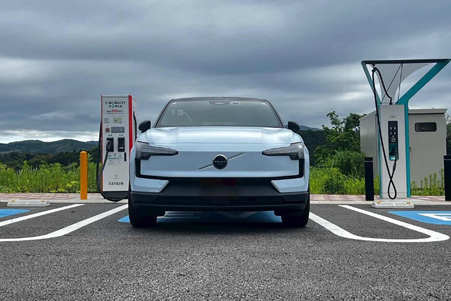 ボルボEX30で11時間超えの1000km走行チャレンジ！　課題は90kWまでしか受け入れない充電性能