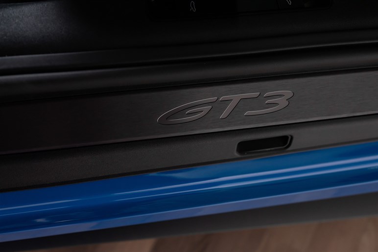 新型911 GT3を一足先に取材。スワンネック形状のウイングを採用した理由とは？