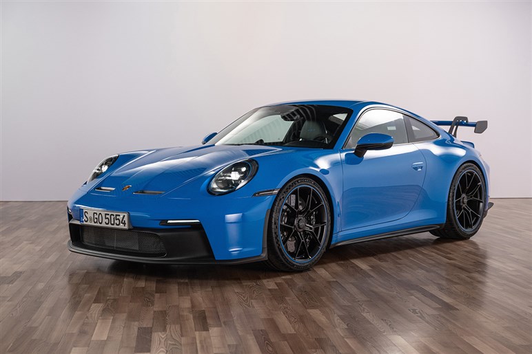 新型911 Gt3を一足先に取材 スワンネック形状のウイングを採用した理由とは Carview 自動車情報サイト 新車 中古車 Carview