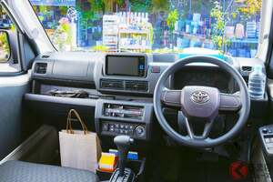 新車102万円！ トヨタ新「軽トラック」に反響殺到！「ハイラックス・ミニ!?に改名でも」「新しい“あぜ道の王様”です」の声も！“新ピクシストラック”とは！  超豪華「エクストラ」仕様もスゴイ