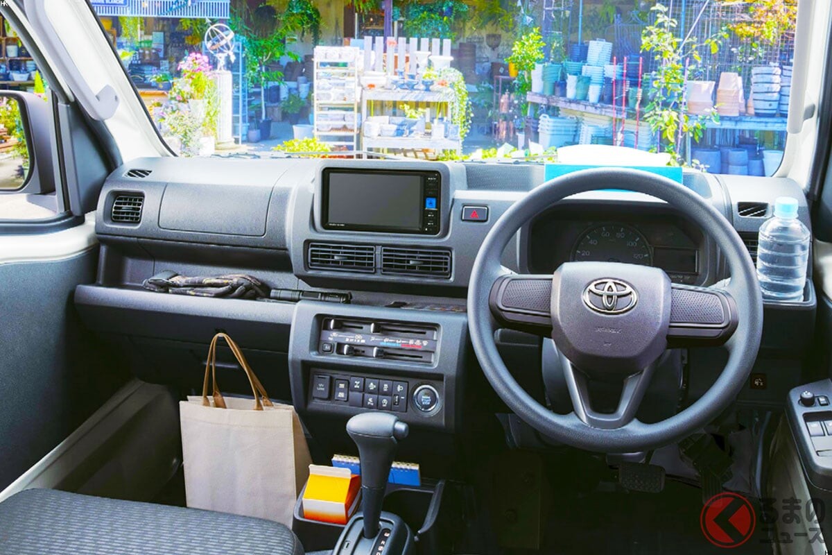 新車102万円！ トヨタ新「軽トラック」に反響殺到！「ハイラックス・ミニ!?に改名でも」「新しい“あぜ道の王様”です」の声も！“新ピクシストラック”とは！  超豪華「エクストラ」仕様もスゴイ