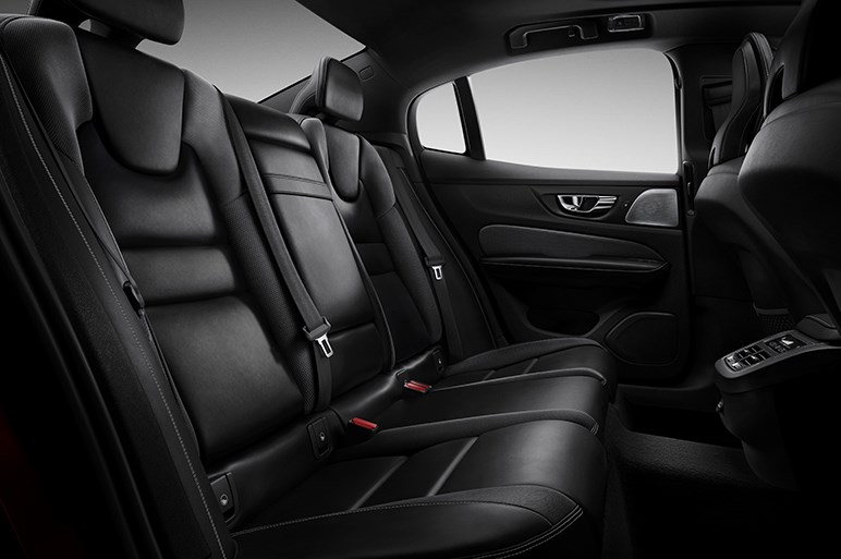 ボルボ、新型S60を公開　同ブランド初のアメリカ生産。ディーゼルは見送り