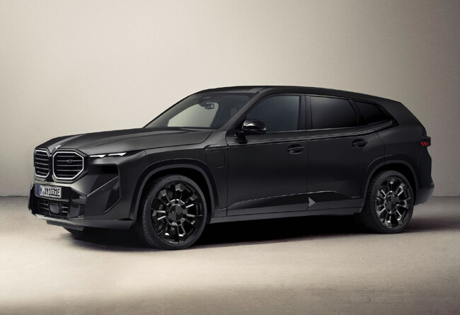 BMWとKITHがタッグを組んで製作した特別仕様車「XM by KITH」が限定1台で日本発売