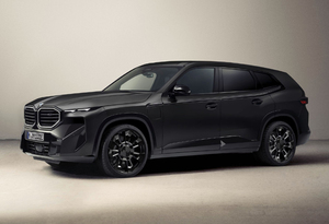 BMWとKITHがタッグを組んで製作した特別仕様車「XM by KITH」が限定1台で日本発売