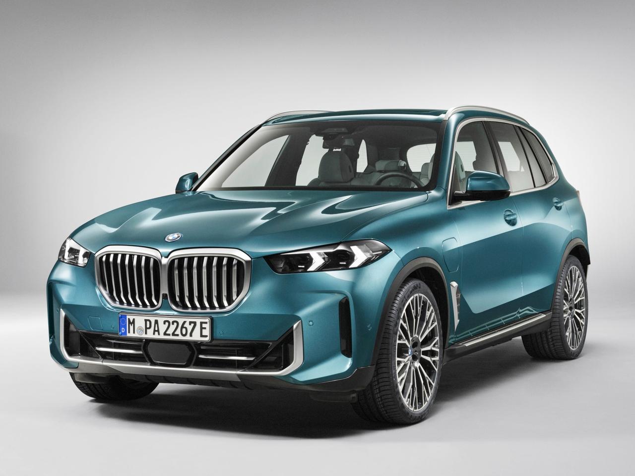 BMW X5の一部改良モデルを発表。プラグインハイブリッド車やマイルド