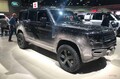 新ボンドカーはSUV　ランドローバー・ディフェンダー　007仕様を展示