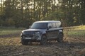 新ボンドカーはSUV　ランドローバー・ディフェンダー　007仕様を展示