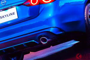 日産「新スカイライン」登場！ 超パワフルな「6気筒ツインターボ」搭載＆“極太タイヤ”採用！ 豪華な「カーボンパーツ」と“高性能ブレーキ”で武装した究極モデル「400R リミテッド」予約スタート！