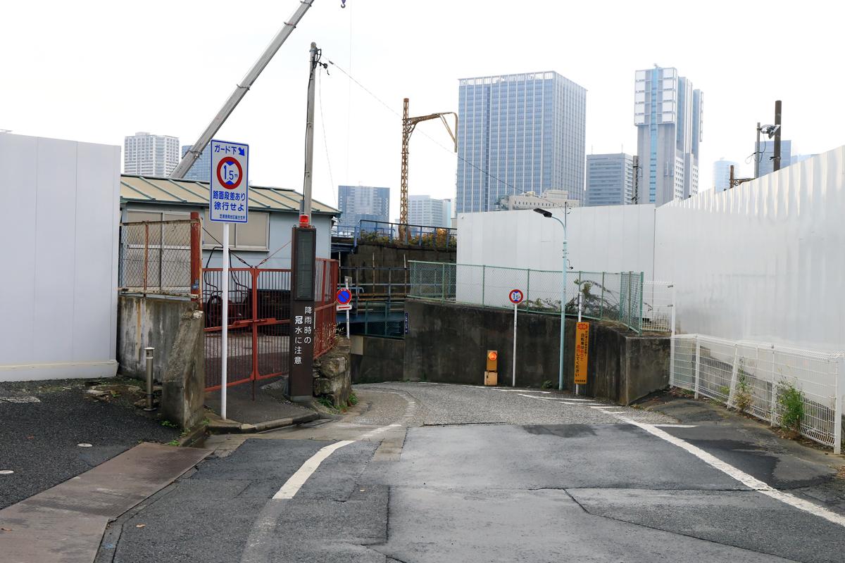 少し背の高いクルマは屋根を大破 高輪ゲートウェイ駅によりまもなく通れなくなる おばけトンネル を体験 Web Cartop 自動車情報サイト 新車 中古車 Carview