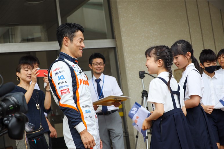 大怪我を乗り越え再び輝きを取り戻した元王者。山本尚貴と母校・作新学院との大切な絆