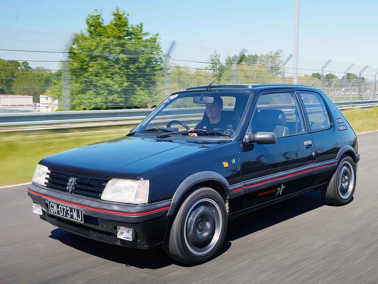 プジョー 205GTiが「史上最高のホットハッチ」である10の理由