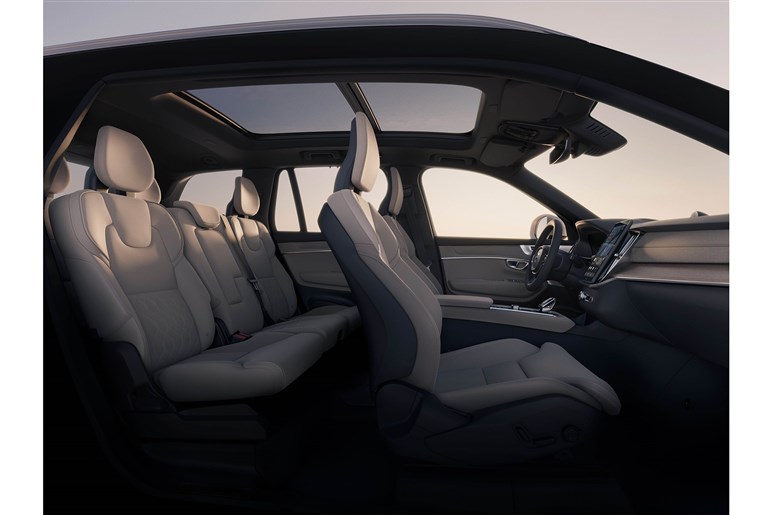 【ボルボが路線変更】で最上級「XC90」が最新版に。EVの「EX90」が不安ならコッチでしょ