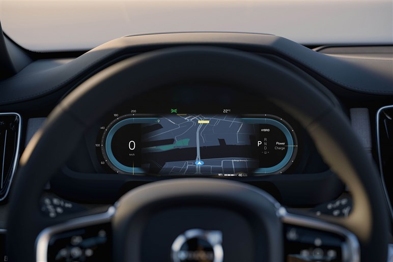 【ボルボが路線変更】で最上級「XC90」が最新版に。EVの「EX90」が不安ならコッチでしょ