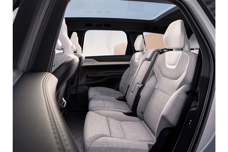 【ボルボが路線変更】で最上級「XC90」が最新版に。EVの「EX90」が不安ならコッチでしょ