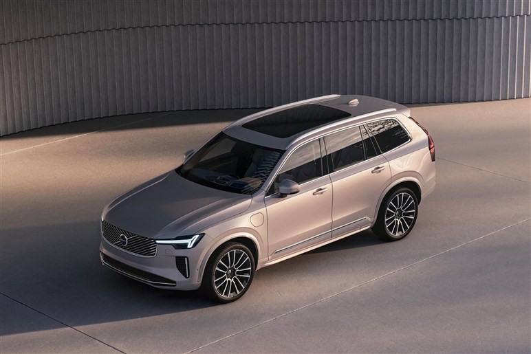 【ボルボが路線変更】で最上級「XC90」が最新版に。EVの「EX90」が不安ならコッチでしょ