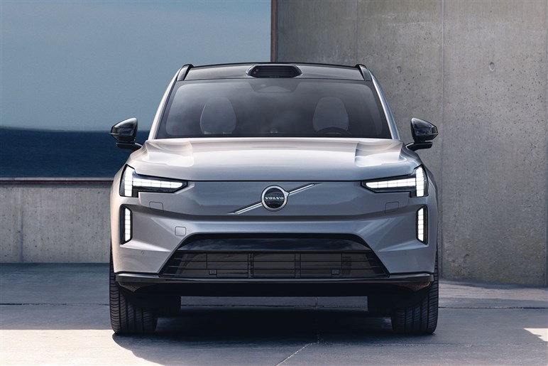 【ボルボが路線変更】で最上級「XC90」が最新版に。EVの「EX90」が不安ならコッチでしょ