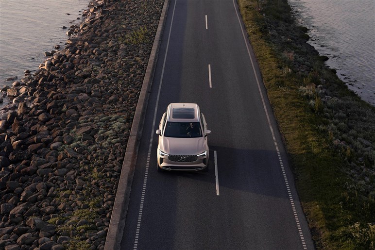 【ボルボが路線変更】で最上級「XC90」が最新版に。EVの「EX90」が不安ならコッチでしょ