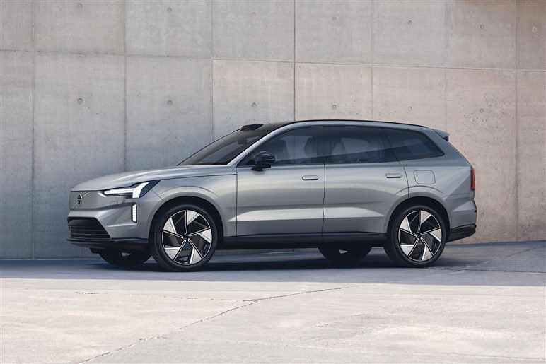 【ボルボが路線変更】で最上級「XC90」が最新版に。EVの「EX90」が不安ならコッチでしょ