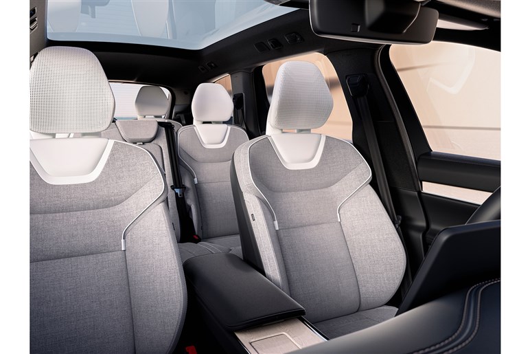 【ボルボが路線変更】で最上級「XC90」が最新版に。EVの「EX90」が不安ならコッチでしょ