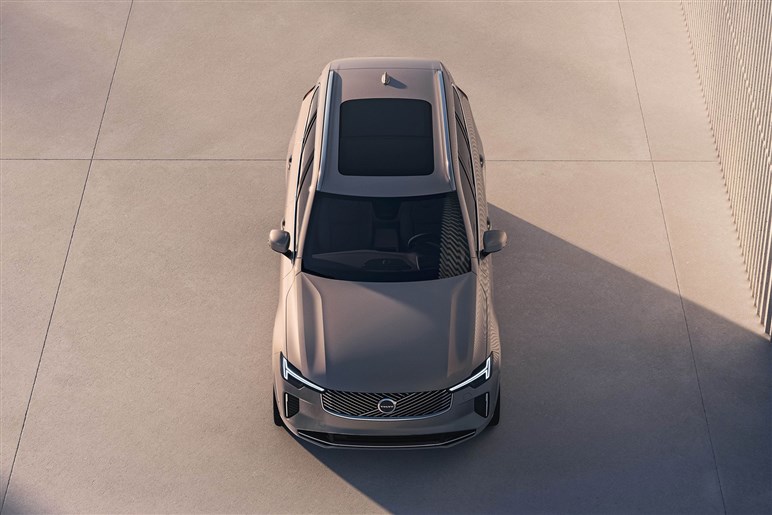 【ボルボが路線変更】で最上級「XC90」が最新版に。EVの「EX90」が不安ならコッチでしょ