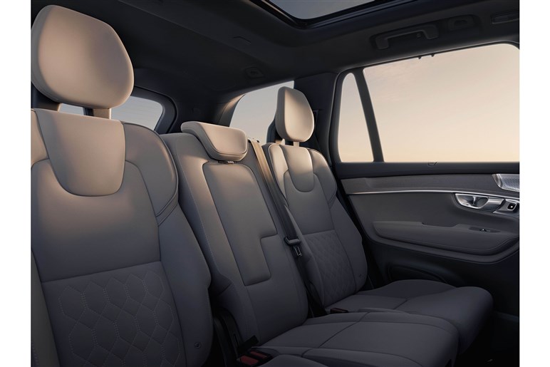 【ボルボが路線変更】で最上級「XC90」が最新版に。EVの「EX90」が不安ならコッチでしょ