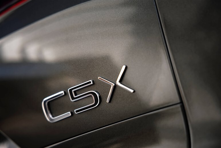 【飛ぶような乗り心地】シトロエン「C5 X」発表。セダン・ワゴン・SUVを融合した”魔法の絨毯”、10月1日発売
