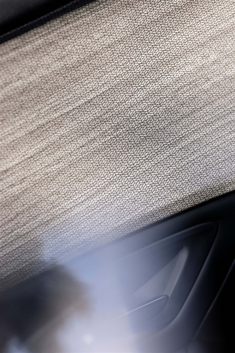 【飛ぶような乗り心地】シトロエン「C5 X」発表。セダン・ワゴン・SUVを融合した”魔法の絨毯”、10月1日発売