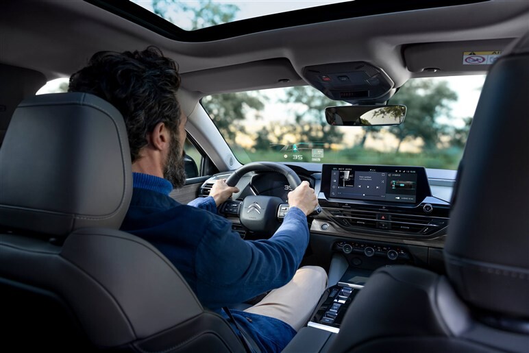 【飛ぶような乗り心地】シトロエン「C5 X」発表。セダン・ワゴン・SUVを融合した”魔法の絨毯”、10月1日発売