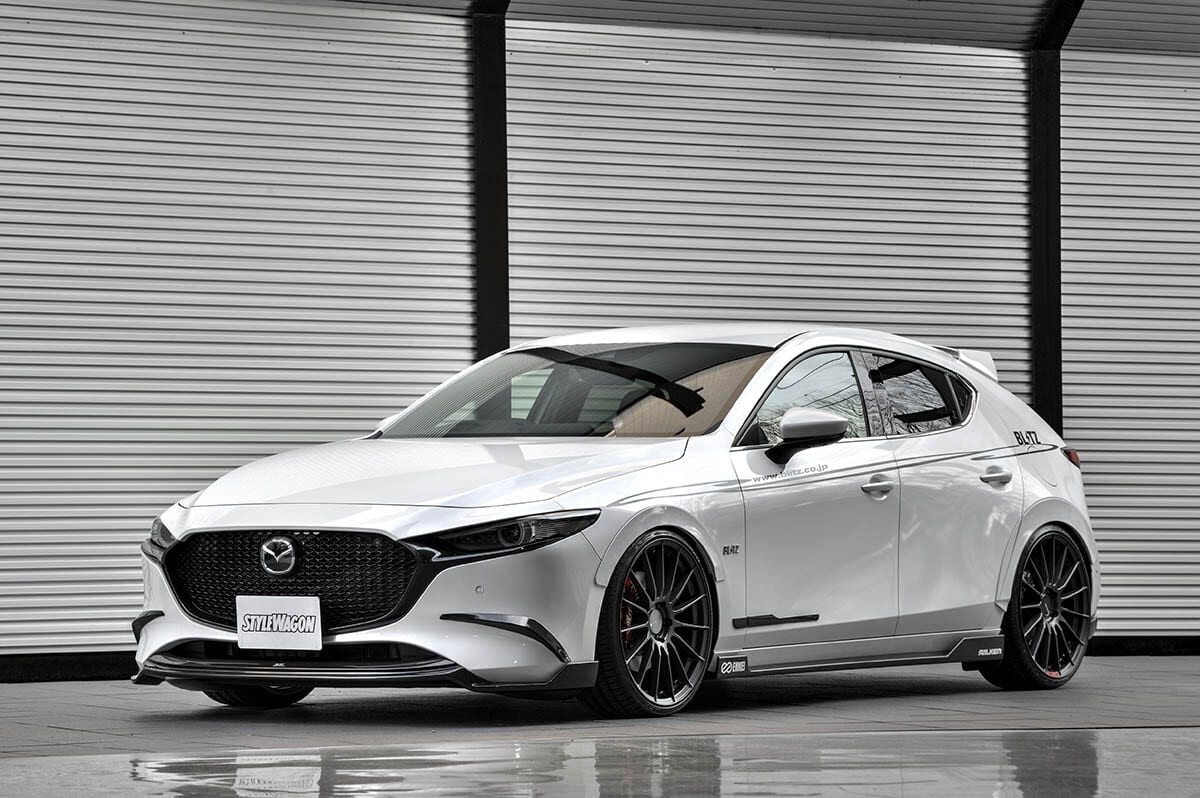 カスタムの手始めはやっぱインチアップですよね！　マツダ3ファストバックに最新デザインを合成してみた！【前編】