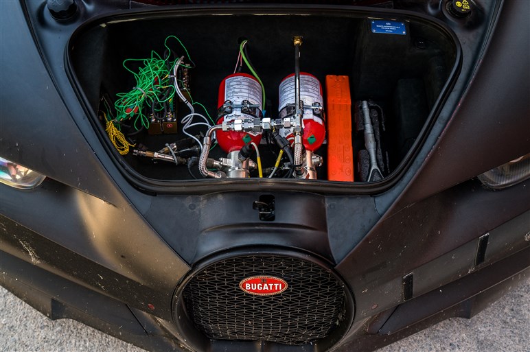 最高速度420km/h、ブガッティ シロンの量産モデル開発テストに同行