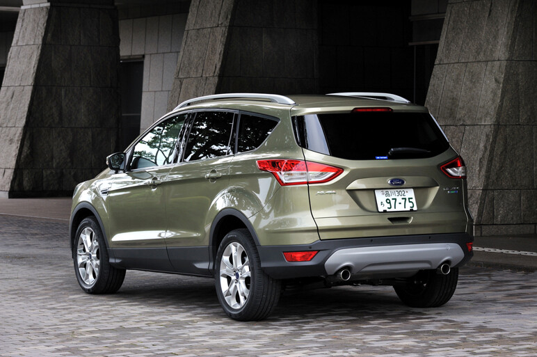 新型クーガ、日本初採用の1.6L エコブースト