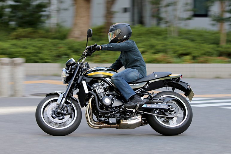 タイガーカラーのZ900RSに試乗。大型2輪販売トップの「男カワサキ」は