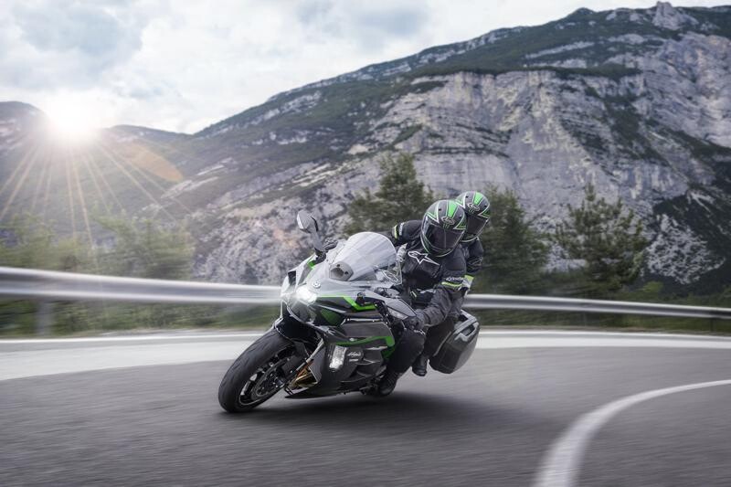 【カワサキ】フラッグシップツアラー「Ninja H2 SX SE」に新色が登場／11/1発売！