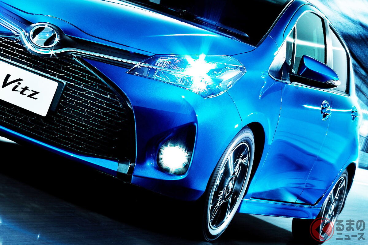 トヨタの「めちゃ小さいスポーツカー」が凄かった！ 「5ナンバーボディ」に5速MT×ターボ搭載モデルも!? 新車当時100万円台前半の「超お手頃スポーツマシン」ヴィッツRSとは