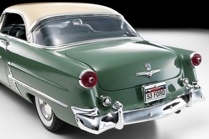 創立50周年を祝った70年前のフォード！リンドバーグ製プラモ「1953年型クレストライン・ビクトリア」【モデルカーズ】