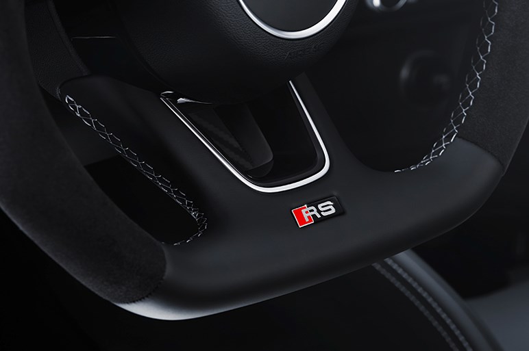 アウディ、RS3スポーツバックを発表　コンパクトボディに400psエンジン搭載