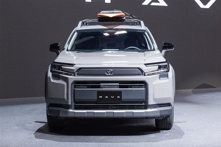 【販売店に聞いた】新型「RAV4」受注開始は25年末以降の予想。“早期受注停止”の可能性が低い理由とは