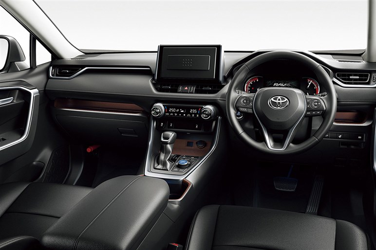 【販売店に聞いた】新型「RAV4」受注開始は25年末以降の予想。“早期受注停止”の可能性が低い理由とは