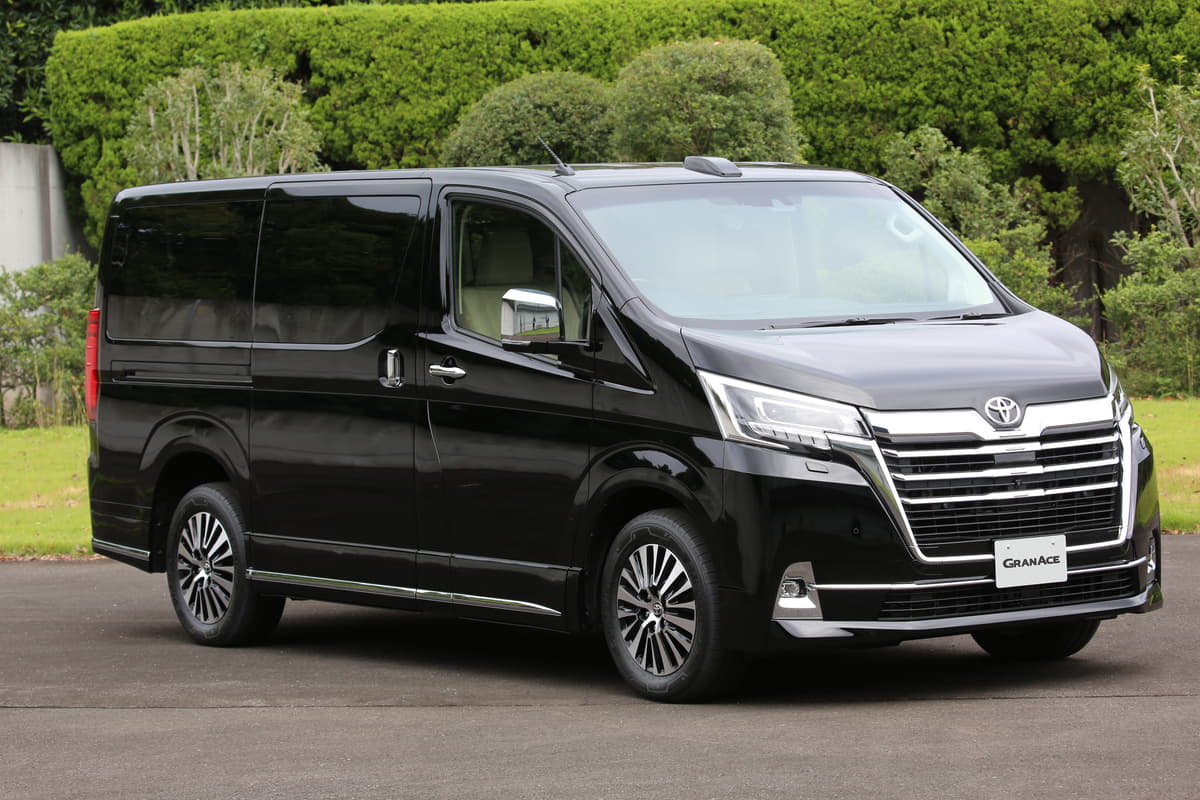 トヨタ最上級の新型ミニバン グランエース 海外仕様に速攻試乗 Auto Messe Web 自動車情報サイト 新車 中古車 Carview