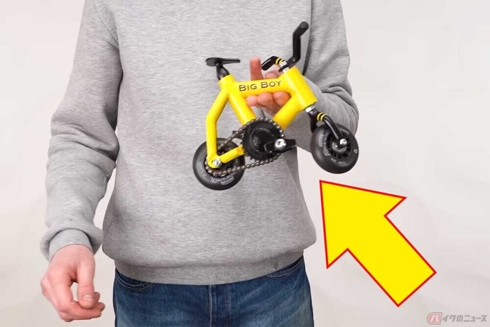 「手のひらサイズ」なのに乗れる!?　超小型の自転車DIY動画に「完全に機能してる（笑）」と驚きの声