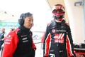 【F1チームの戦い方：小松礼雄コラム第1回】VF-25は進歩も、テストでは躓く。ローンチイベント、宮田の初テストも振り返る