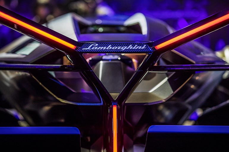 伊ランボルギーニ、コンセプトカー「ランボV12ビジョン・グランツーリスモ」を披露