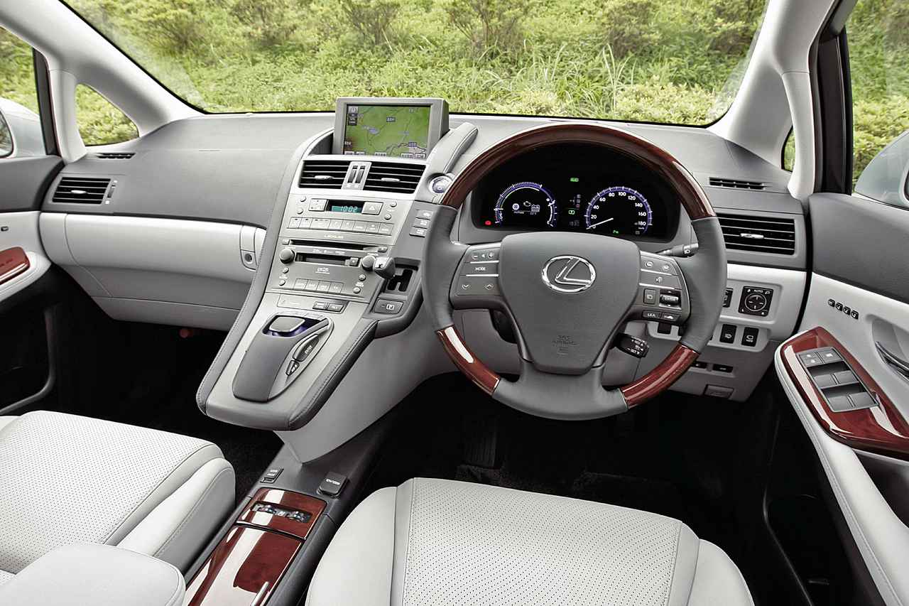 10年ひと昔の国産車 31 レクサス Hs250hは既存のレクサス車とは異なる方向にあるクルマだった Webモーターマガジン 自動車情報サイト 新車 中古車 Carview