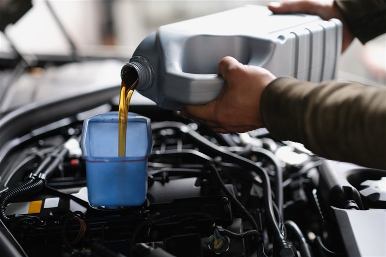 購入ガイド 車のエンジンオイル交換の目安 オイルの役割や交換方法も紹介 Carview 自動車情報サイト 新車 中古車 Carview