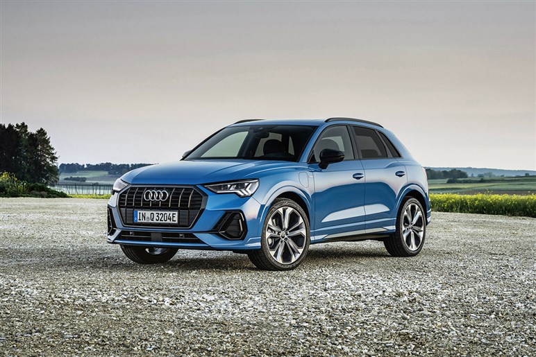 【中身は全面刷新】メルセデスベンツの人気SUV「GLB」新型は“カクカクボディ”維持で年内登場か